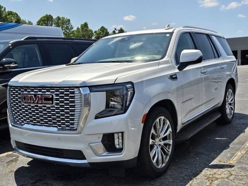 Used 2023 GMC Yukon Denali w/ Advanced Technology Package AWD/4WD image 3