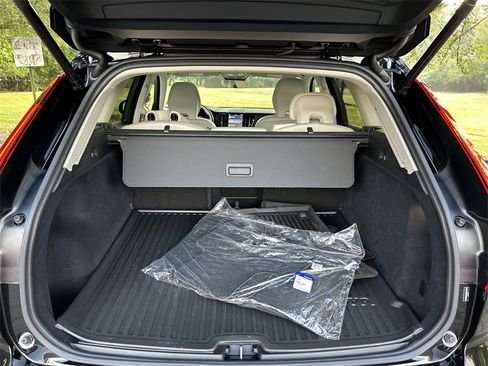 New 2025 Volvo XC60 B5 Core w/ Protection Package Premier image 27