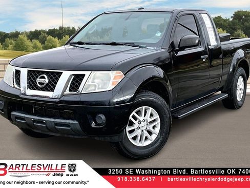 Used 2015 Nissan Frontier SV image 1