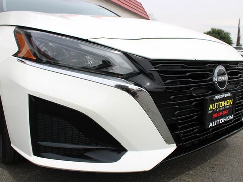 Used 2024 Nissan Altima 2.5 S image 4