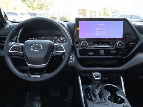 Certified 2024 Toyota Highlander XSE image 27