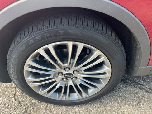 Used 2016 Lincoln MKX Reserve w/ Driver Assistance Package AWD/4WD image 2