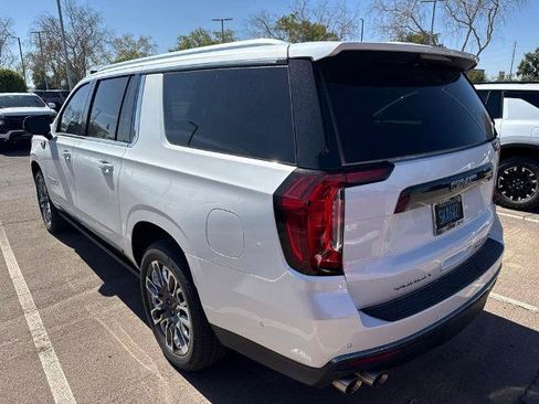 Used 2023 GMC Yukon XL Denali Ultimate AWD/4WD image 4