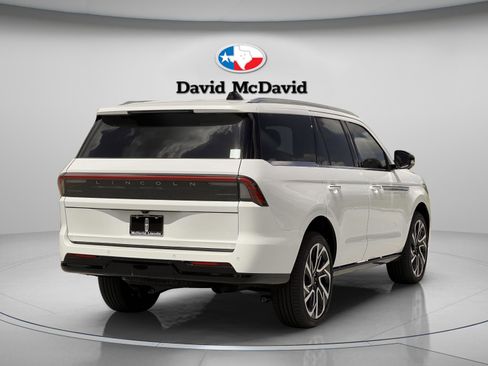 Used 2026 Lincoln Navigator Reserve image 6