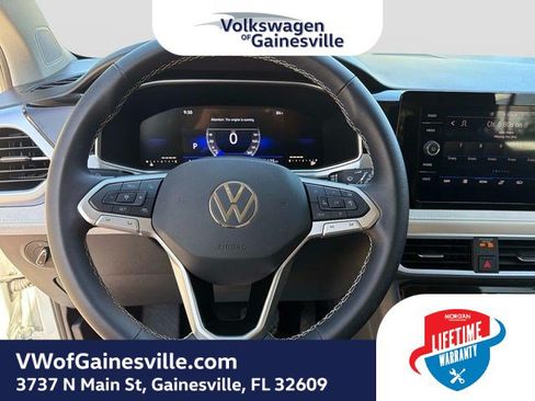 Used 2025 Volkswagen Taos SE FWD image 24