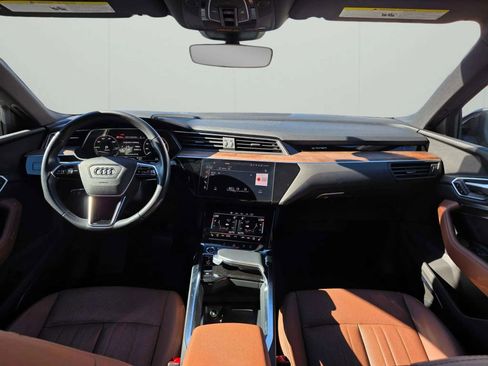 Used 2022 Audi e-tron Premium Plus w/ Premium Plus Package image 34