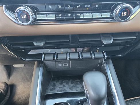 Used 2023 GMC Canyon AT4 image 16