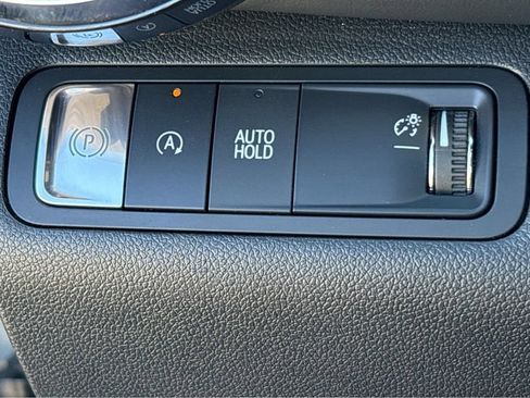 Used 2025 Chevrolet Equinox LT FWD image 11