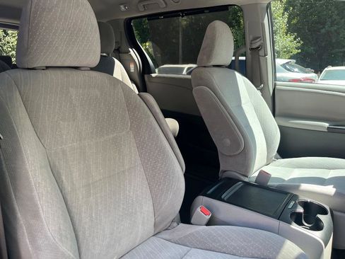 Used 2019 Toyota Sienna LE FWD image 34