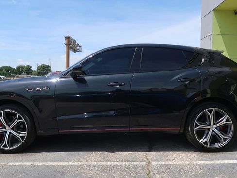 Used 2022 Maserati Levante Modena AWD/4WD image 6