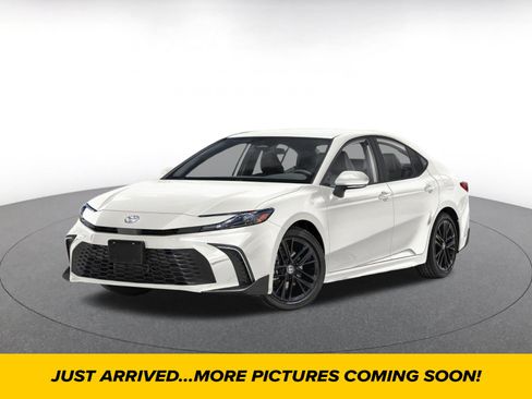 Used 2026 Toyota Camry SE FWD image 1