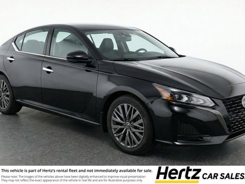 Used 2025 Nissan Altima 2.5 SV image 1
