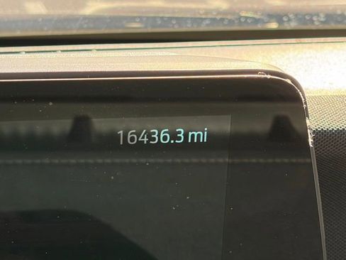 Used 2025 Ford Expedition Platinum image 28