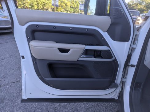 Used 2020 Land Rover Defender 110 HSE image 11