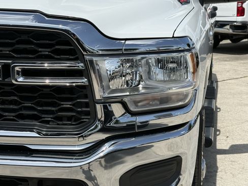 Used 2024 RAM 2500 Tradesman w/ Chrome Appearance Group AWD/4WD image 11