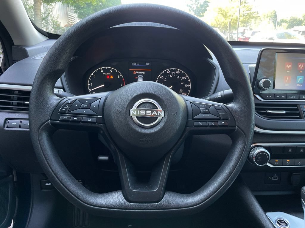 Used 2025 Nissan Sentra SV FWD image 14