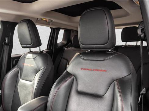Used 2019 Jeep Renegade Trailhawk AWD/4WD image 12