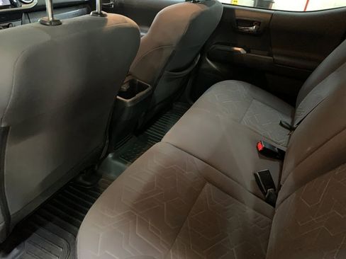 Used 2019 Toyota Tacoma TRD Sport image 14