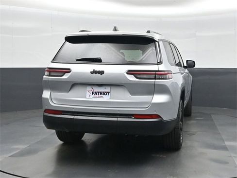 New 2025 Jeep Grand Cherokee L Altitude image 8