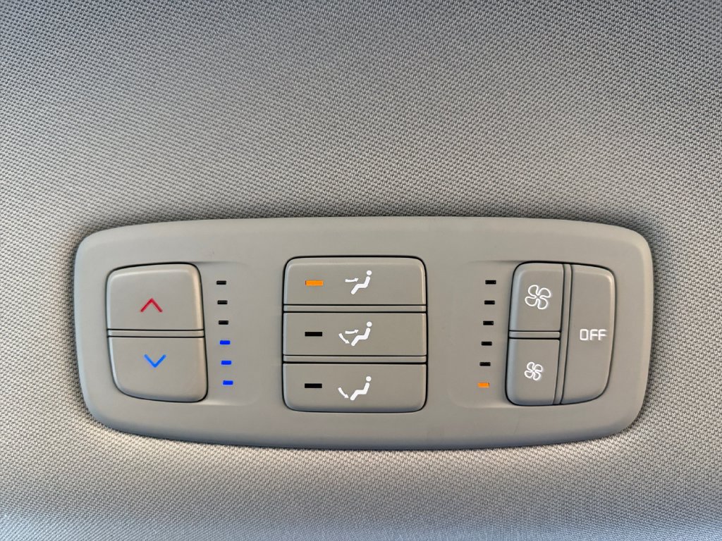 Used 2022 Kia Carnival LX FWD image 32