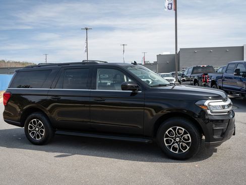 Used 2024 Ford Expedition Max XLT image 12