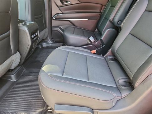 Used 2025 Chevrolet Traverse Z71 w/ Driver Confidence Package image 24