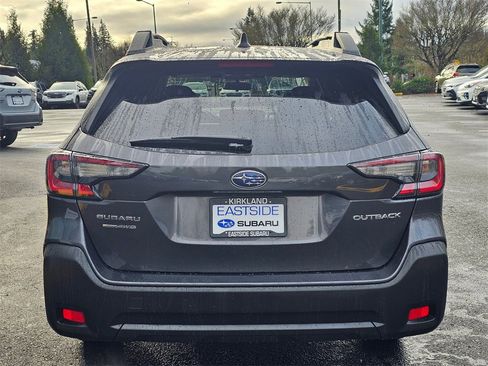 Used 2023 Subaru Outback Premium image 6