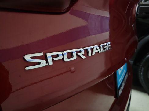 Used 2022 Kia Sportage LX image 8