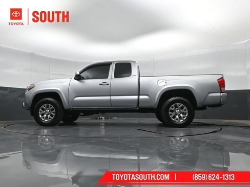 Used 2016 Toyota Tacoma SR5 AWD/4WD image 39