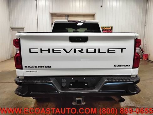Used 2022 Chevrolet Silverado 2500 Custom w/ Custom Convenience Package AWD/4WD image 8