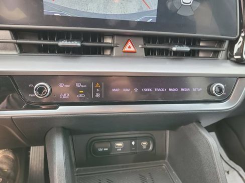 Used 2024 Kia Sportage EX FWD image 30