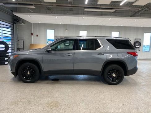 Used 2021 Chevrolet Traverse LT FWD image 9