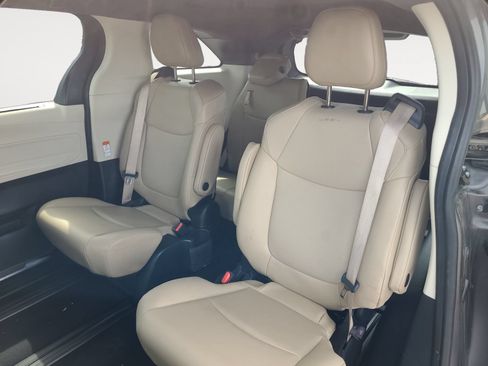 Used 2023 Toyota Sienna XLE AWD/4WD image 13