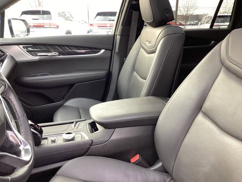 Used 2025 Cadillac XT6 Premium Luxury image 12