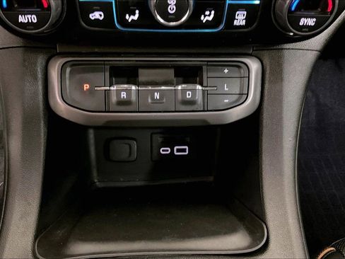 Used 2023 GMC Acadia AT4 w/ Technology Package image 32