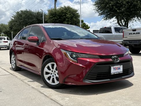 Used 2025 Toyota Corolla LE FWD image 2