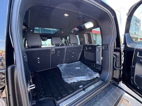 Used 2025 Land Rover Defender 110 AWD/4WD image 44