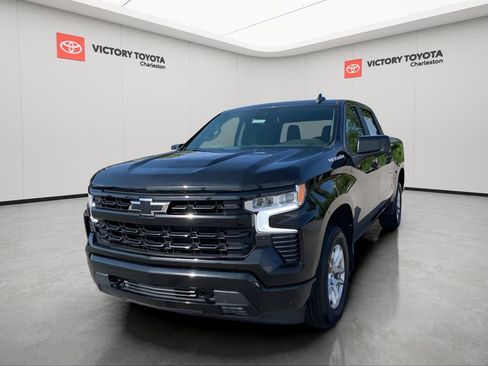 Used 2023 Chevrolet Silverado 1500 RST image 2