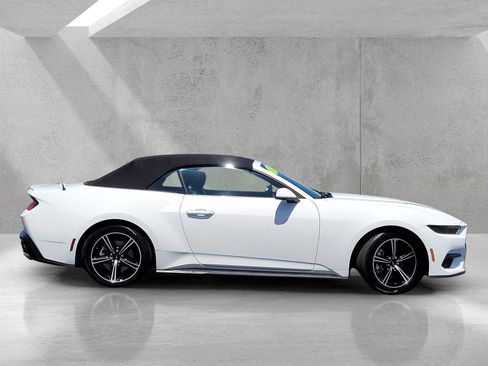 Used 2025 Ford Mustang Premium RWD image 3