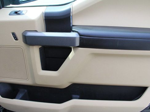 Used 2017 Ford F150 XLT AWD/4WD image 15
