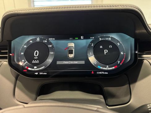 Used 2025 Land Rover Range Rover SE AWD/4WD image 18