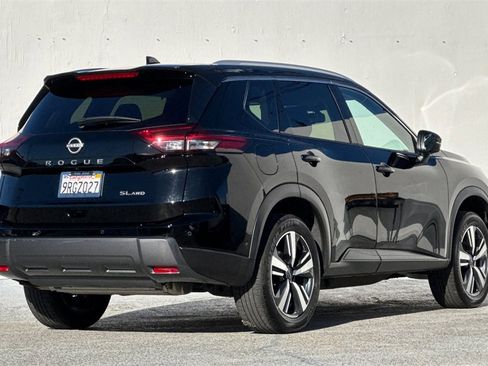 Certified 2025 Nissan Rogue SL w/ SL Premium Package image 4