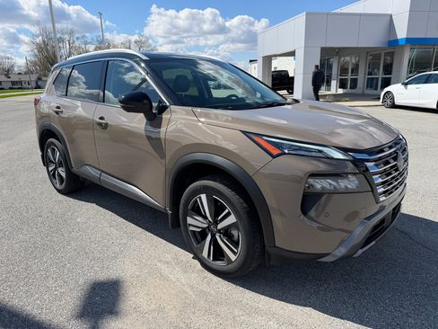 Used 2025 Nissan Rogue SL w/ Tech Package image 1