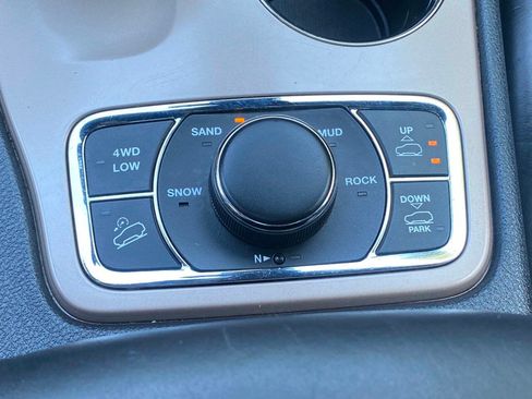 Used 2015 Jeep Grand Cherokee Overland w/ Advanced Technology Group AWD/4WD image 41