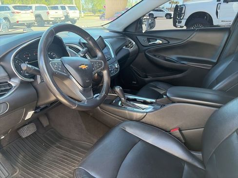 Used 2018 Chevrolet Malibu LT w/ Leather Package image 6