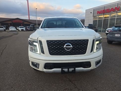 Used 2018 Nissan Titan PRO-4X image 2