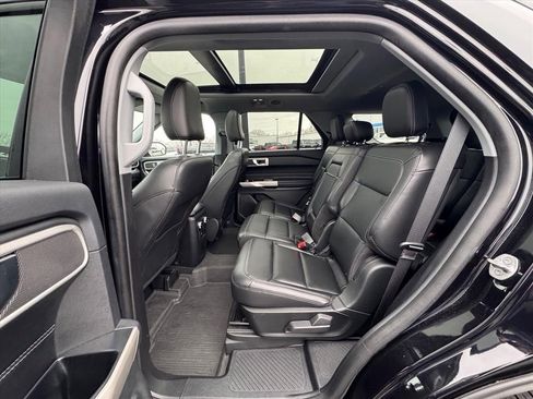 Used 2022 Ford Explorer XLT w/ Equipment Group 202A image 12