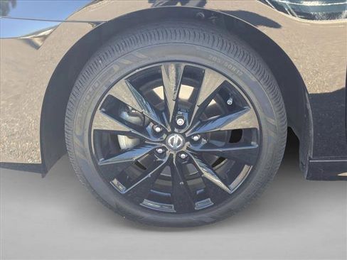 Used 2017 Nissan Sentra SR Turbo w/ SR Midnight Edition image 22