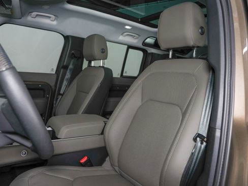 Used 2025 Land Rover Defender 110 X-Dynamic SE image 60