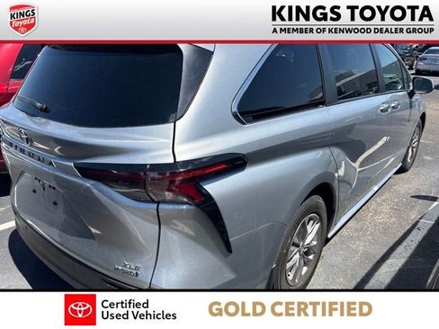 Used 2023 Toyota Sienna XLE FWD image 6